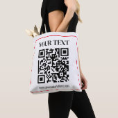 Tote Bag Code QR simple noir et blanc avec bordure rouge (De près)