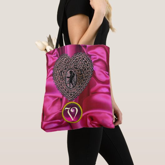TOTE BAG CŒUR DE CUPIDON EN DENTELLE NOIR MONOGRAMME GEMME  (De près)