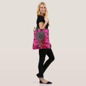 TOTE BAG CŒUR EN DENTELLE CUPIDON NOIR MONOGRAMME FUCHSIA (Sur le modèle)