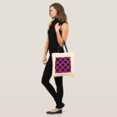 Tote Bag Coeurs de polka noir sur violet (Devant (modèle))