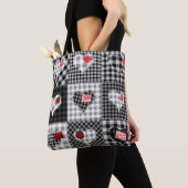 Tote Bag Coeurs Noir Blanc Patchwork Sans Couleur. (De près)