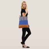 Tote Bag Color Pop Stripes design rayé moderne (Sur le modèle)