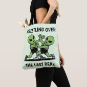 Tote Bag Combattre les Aliens (De près)