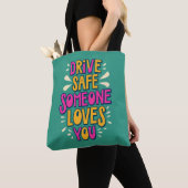 Tote Bag Conduisez en toute sécurité Quelqu'un vous aime (De près)
