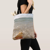 Tote Bag Conque Shell en sable sur la plage tropicale (De près)