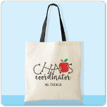 Tote Bag Coordinateur du Chaos Apple Cute Enseignant<br><div class="desc">Ce joli design d'enseignant comprend le texte "coordinateur chaos" et une pomme avec espace ci-dessous pour un nom ou un texte personnel! Cliquez sur le bouton personnaliser pour plus de flexibilité dans la modification/ajout de texte ! Des variantes de cette conception ainsi que des produits de coordination sont disponibles dans...</div>