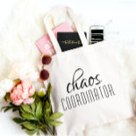 Tote Bag Coordinateur du Chaos Texte typographique<br><div class="desc">Un design simple de "coordinateur du chaos" dans un amusant texte typographique noir. Parfait pour cette maman occupée,  enseignant,  chef d'équipe sportive ou patron de travail.</div>