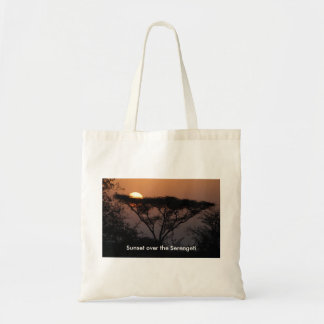 Tote Bag Coucher du soleil au-dessus du Serengeti