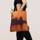 Tote Bag Coucher du soleil orange d'or profond sur le lac (De près)