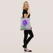 Tote Bag couleur d'eau violette dahlia (Sur le modèle)