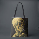 Tote Bag Crâne avec cigarette brûlante par Vincent van Gogh<br><div class="desc">De beaux sacs fourre-tout tout-en-un ! Disponible en deux styles et deux tailles ! Crâne avec Cigarette Brûlante par Vincent van Gogh est un post impressionnisme d'art vintage de peinture à vie morte. Portrait du squelette humain fumant. Grande image à utiliser pour les produits anti-tabac. Fumer tue 1 000 personnes...</div>