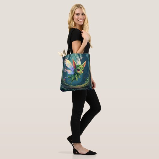 Tote Bag Créature de Fée Enchantée – Lutin de la Forêt Magi (Sur le modèle)