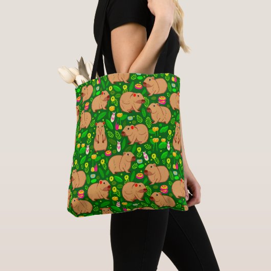 Tote Bag Croquis Capybara avec fleurs de printemps sur vert (De près)