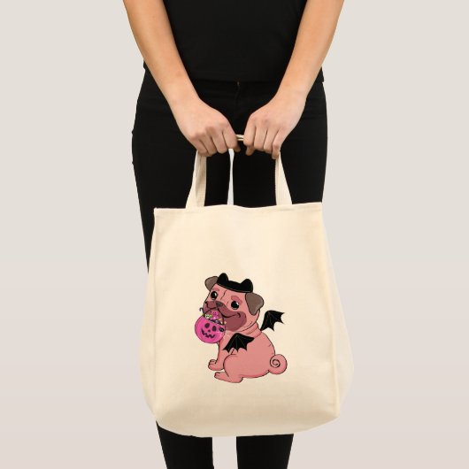 Tote Bag Cute Pink Pug in a Halloween Costume Holding (Devant (produit))