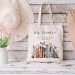 Tote Bag Cute Rainbow Librairie & Livres Enseignant Monogra<br><div class="desc">Surprenez l'enseignant dans votre vie ou offrez-vous (si vous êtes l'enseignant) avec cet adorable sac fourre-tout monographique avec une belle aquarelle illustrant des livres sur une étagère. Vous êtes mon héros, professeur. Parfait cadeau pour votre enseignant de classe préférée pour Noël, Retour à l'école, Fin de l'année ou Jour d'appréciation...</div>