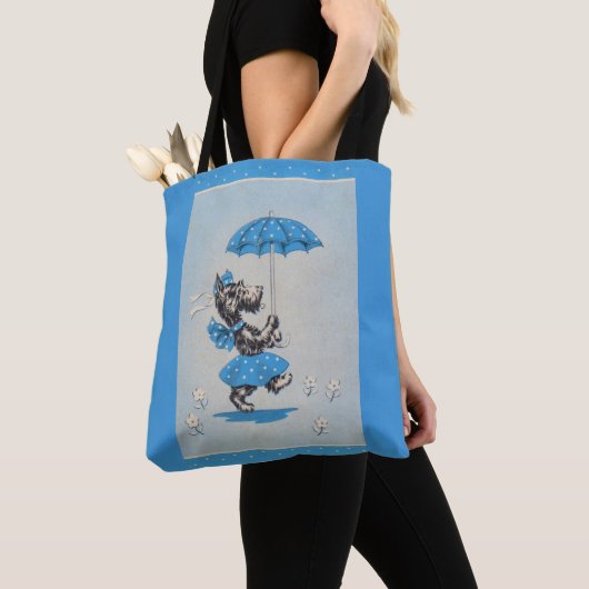 Tote Bag Dames de chien écossaises portant un parapluie (De près)