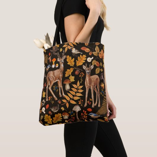 Tote Bag Dans les bois / Cerf d'automne sur noir (De près)
