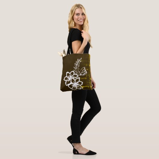 Tote Bag Dark flower design (Sur le modèle)
