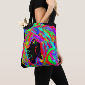 Tote Bag Déesse gothique avec une coiffe à cornes (De près)