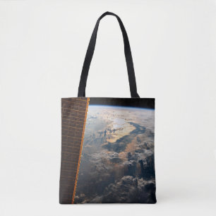 Tote Bag Des Poutres Sunglint Au Large De La Mer Des Célèbe