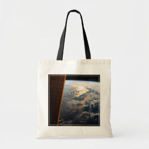 Tote Bag Des Poutres Sunglint Au Large De La Mer Des Célèbe