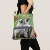 Tote Bag Deux chiens par chiot carlin et Boston Terrier dan (De près)