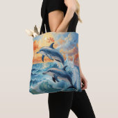 Tote Bag Deux dauphins de saut artistique Coucher de soleil (De près)