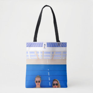 Tote Bag Deux femmes prenant des photos de selfie