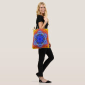 Tote Bag Digital Mandala bleu orange et jaune (Sur le modèle)