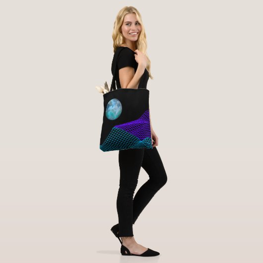 Tote Bag Dimensions Abstraites Planet violet bleu noir (Sur le modèle)