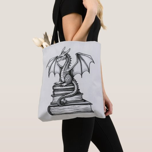 Tote Bag Dragon sur livres (De près)
