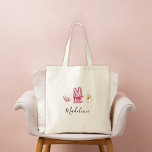Tote Bag Drapeau adulte PJ Pajama Party Nom personnalisé Ca<br><div class="desc">Un élégant cadeau de femme de chambre personnalisée pour une fête de sommeil nuptiale en pyjama PJ : un sac fourre-tout de nom personnalisé avec une aquarelle peinte d'un pyjama rose et des pantoufles assortis, ainsi que deux verres de champagne. Parfait pour une douche nuptiale, une soirée bachelorette ou une...</div>