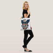 Tote Bag Eagle Crest des États-Unis — Bouclier du drapeau V (Sur le modèle)