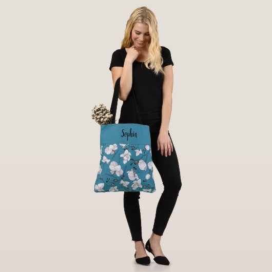 Tote Bag Elégant avec orchidées noir & blanc chic bleu (Sur le modèle)