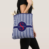 Tote Bag Élégant bleu marine rouge rayé monogramme initial (De près)