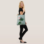 Tote Bag Élégant Botanique de Rose blanche (Sur le modèle)