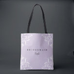 Tote Bag Elégant cadeau de Mariage de lavande Vintage Bride<br><div class="desc">Idée cadeau de la servante : Ce sac fourre-tout de servante lavande / lilas / violet clair est le cadeau idéal pour votre fête de mariée! Le design présente un design de angles vintages en lavande / lilas / violet clair. Il a le mot "Bridesmaid" sur le devant avec son...</div>