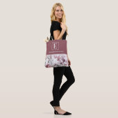 Tote Bag Élégant Monogramme rose et violet flore botanique (Sur le modèle)