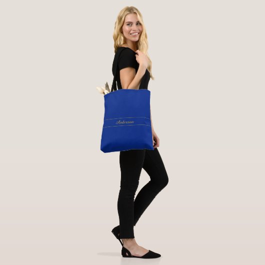 Tote Bag Élégant script or sur Arrière - plan bleu marine (Sur le modèle)