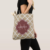 Tote Bag Élégant Tan Quatrefoil Bourgogne Monogramme et nom (De près)