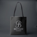 Tote Bag Élégante demoiselle d'honneur personnalisée en noi<br><div class="desc">Elegant Black and White Personnalisé Bridesmaid Cadeaux avec monogramme personnalisé dans style de police calligraphie élégant avec nom et titre de bridesmaid dans le style de police serif classique. Aussi parfait pour Maid of Honor,  Flower Girl,  Mother of the Bride et plus.</div>