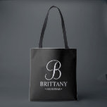 Tote Bag Élégante demoiselle d'honneur personnalisée en noi<br><div class="desc">Elegant Black and White Personnalisé Bridesmaid Cadeaux avec monogramme personnalisé dans style de police calligraphie élégant avec nom et titre de bridesmaid dans le style de police serif classique. Aussi parfait pour Maid of Honor,  Flower Girl,  Mother of the Bride et plus.</div>