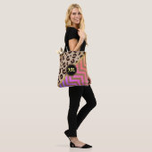 Tote Bag Empreinte de léopard Arc-en-ciel Monogram Chevron  (Sur le modèle)