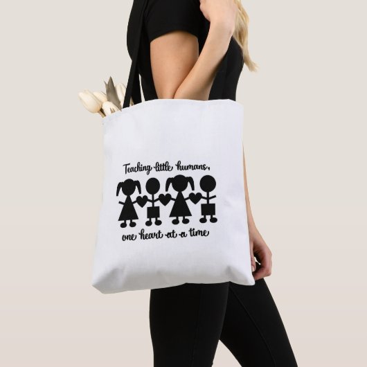 Tote Bag Enseigner aux petits humains Un coeur à la fois (De près)