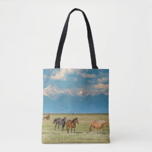 Tote Bag Entendu parler de chevaux dans le champ de foin