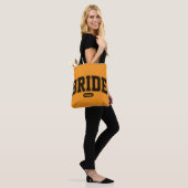 Tote Bag Équipe de la mariée - Typographie Varsity - Enterr (Sur le modèle)