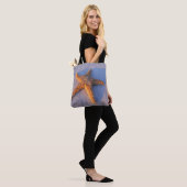 Tote Bag Étoiles de mer sur le sable blanc (Sur le modèle)