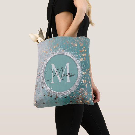 Tote Bag Étoiles d'or chatoyantes sur Monogramme Turquoise (De près)