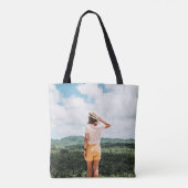Tote Bag Femme debout près des arbres (Dos)