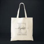Tote Bag Femme d'honneur de la fête nuptiale personnalisée<br><div class="desc">Vous recherchez un cadeau unique et personnalisé pour une fête de mariage ? Ne cherchez pas plus loin que nos sacs fourre-tout-cadeaux de mariées gris et noirs personnalisés ! Ces totes sont parfaites pour transporter tous vos effets personnels le jour de votre grand jour. De plus, elles sont personnalisées avec...</div>